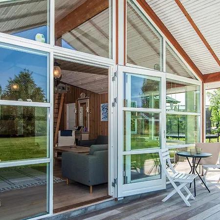 8 Person In Feriehus Glesborg