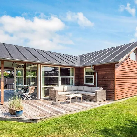 4 Star Holiday Home In Glesborg *