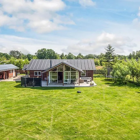 4 Star Holiday Home In Glesborg *